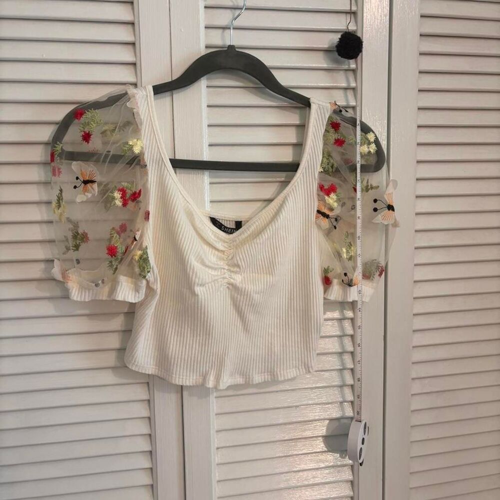 Shein Women's White and Cream Crop-top